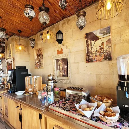 Saruhan فندق